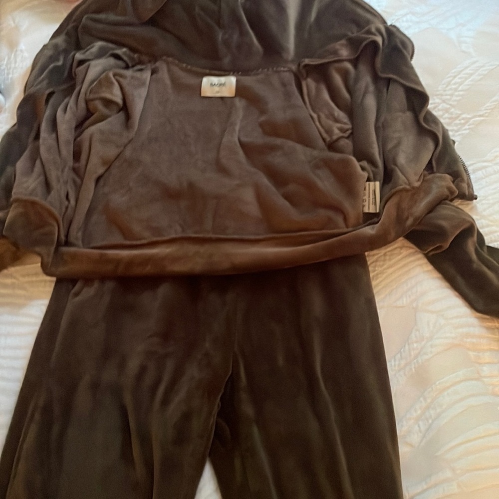 Nike Sacré matching set in brown